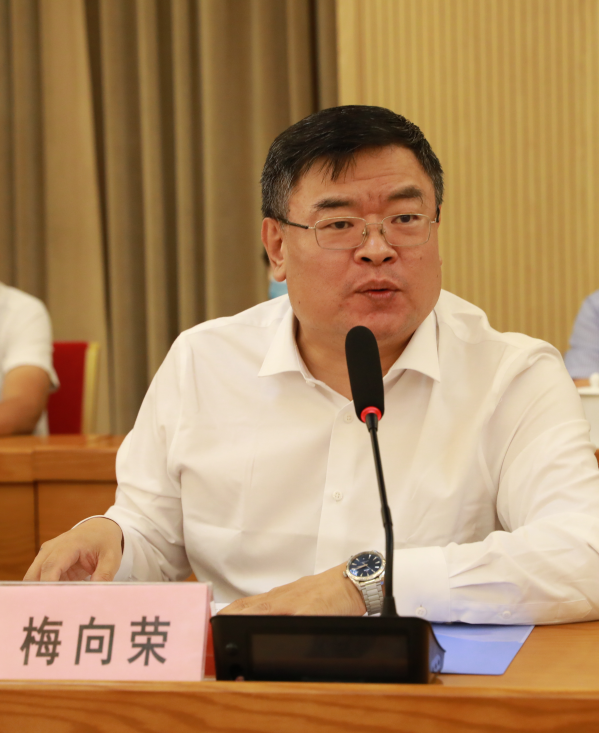 梅向荣