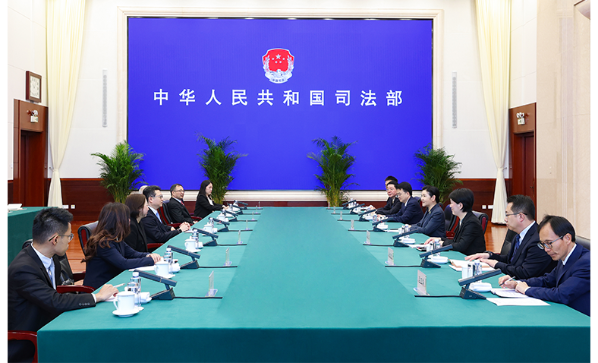 贺荣会见澳门特别行政区检察院检察长唐晓峰