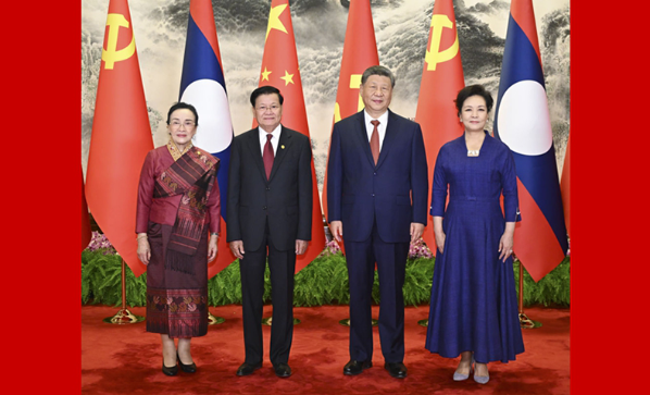 习近平同老挝人革党中央总书记、国家主席通伦会谈