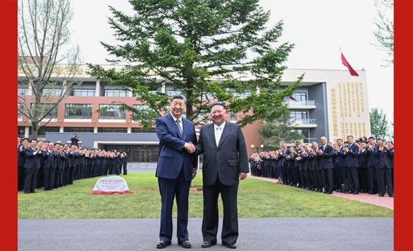 习近平参访朝鲜劳动党中央干部学校