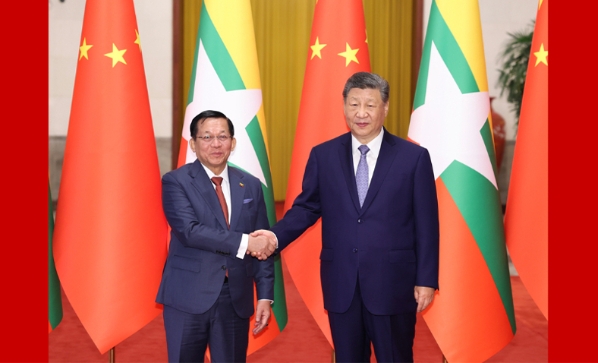 习近平同缅甸总统敏昂莱会谈