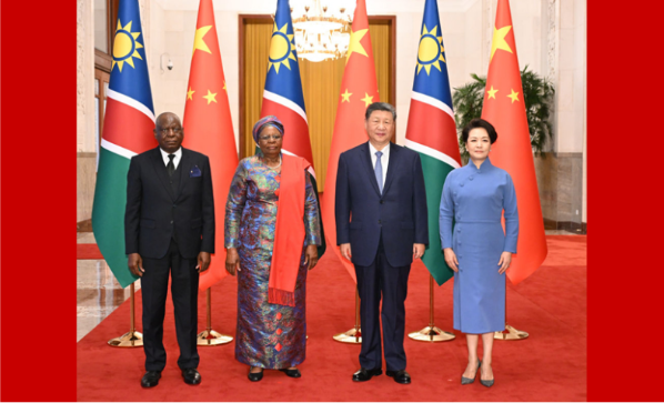 习近平同纳米比亚总统恩代特瓦会谈