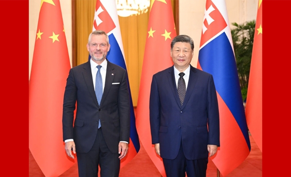 习近平同斯洛伐克总统佩列格里尼会谈
